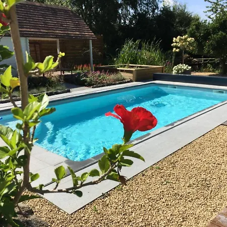 La Du Chemin : Piscine Sauna לינה וארוחת בוקר *