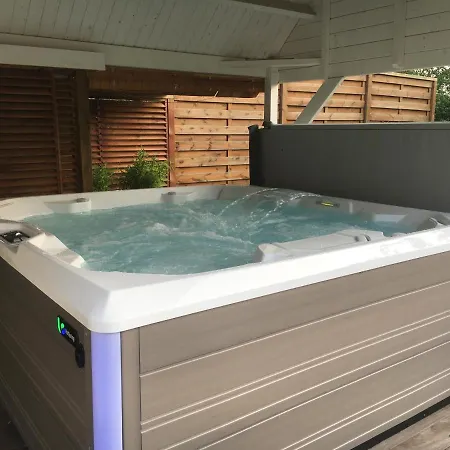 La Du Chemin : Piscine Sauna