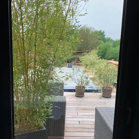 La Du Chemin : Piscine Sauna