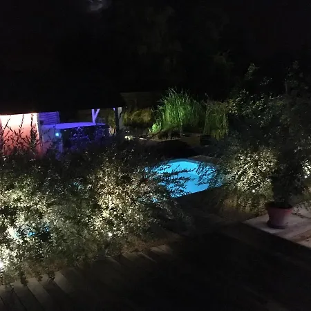 La Du Chemin : Piscine Sauna לינה וארוחת בוקר *